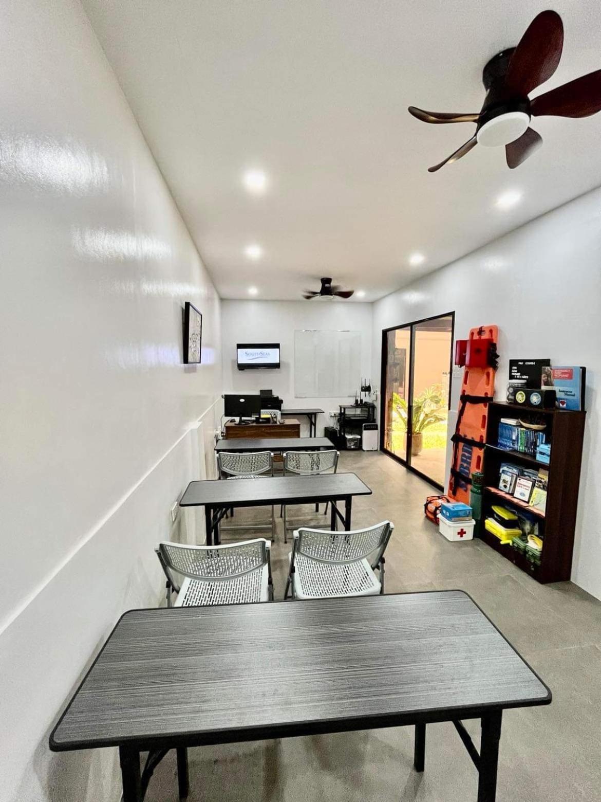 Southseas Beach Resort And Dive Center Santander Εξωτερικό φωτογραφία